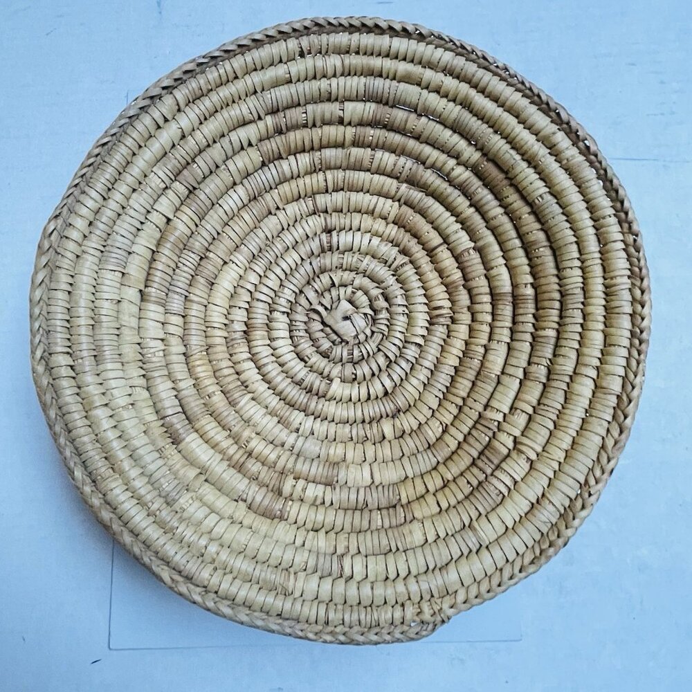 Vintage Primitive Boho Coil Basket Natural Grass‎ Hand Woven Tan 11 Inch Decor